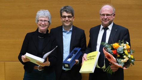 Prof. Kohse-Höinghaus receiving the special issue of Combustion and Flame honoring her career in combustion science.